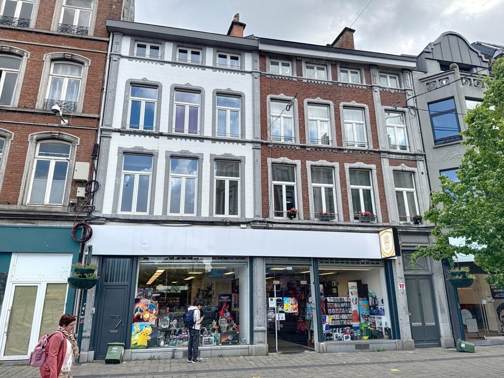 VERVIERS - 1 surface commerciale et 4 appartements.
