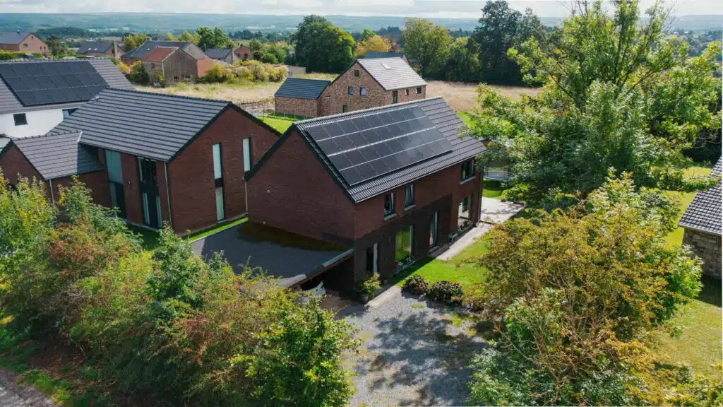 Villa récente 4 ch. et jardin en pleine campagne à Tiège