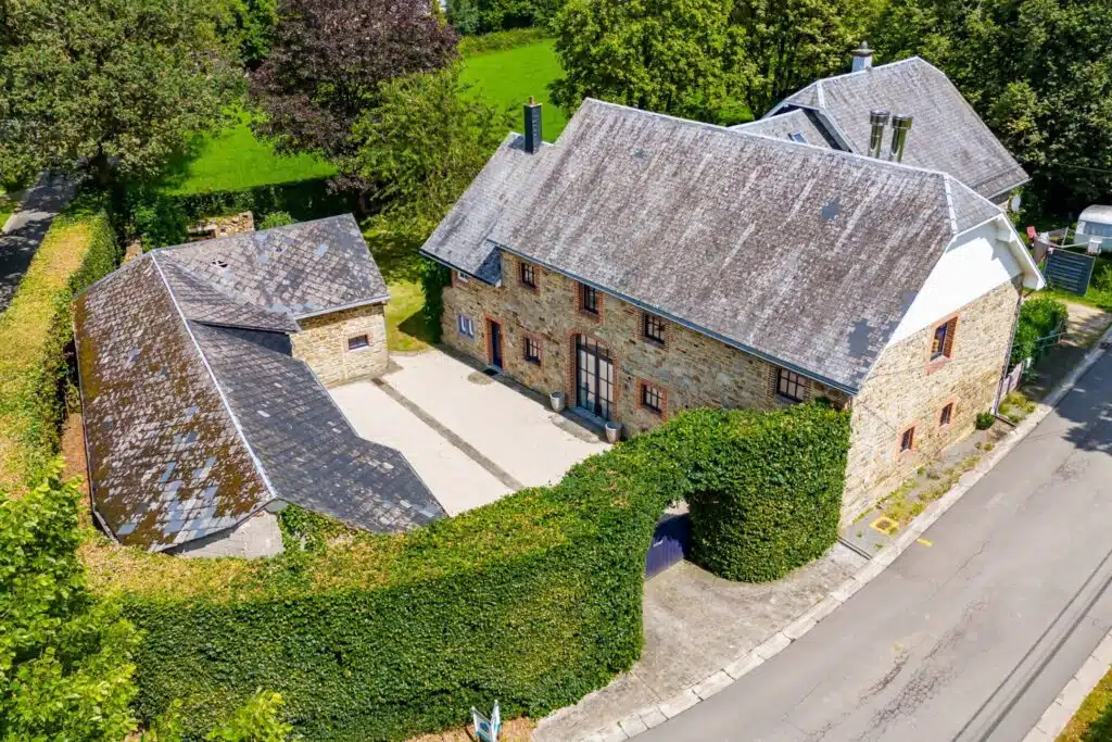 Propriété de caractère,  logis moderne, étables à rénover