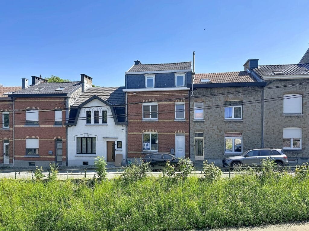 Belle maison avec vue dégagée 4 ch , jardin, terrasse couverte et double garage