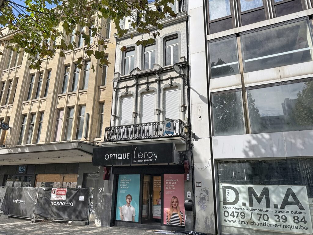 Maison de commerce REZ rénové et poss. appartement (2 accès)