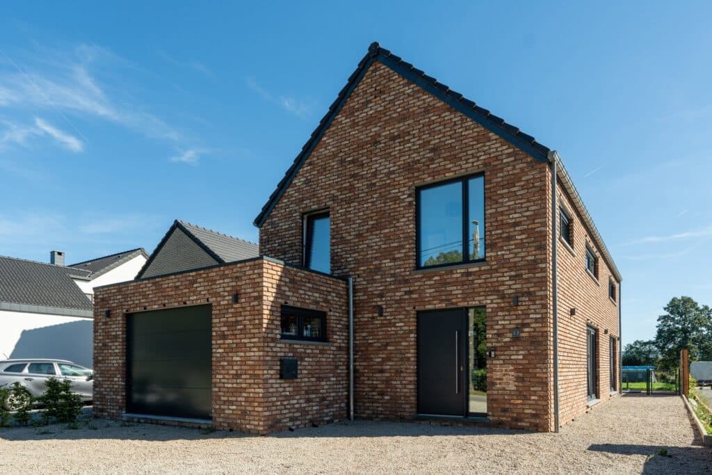 Villa récente 3 ch. avec garage et jardin à Tiège