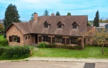 Vaste villa à rénover-fort potentiel et possibilité de vie de plain-pied